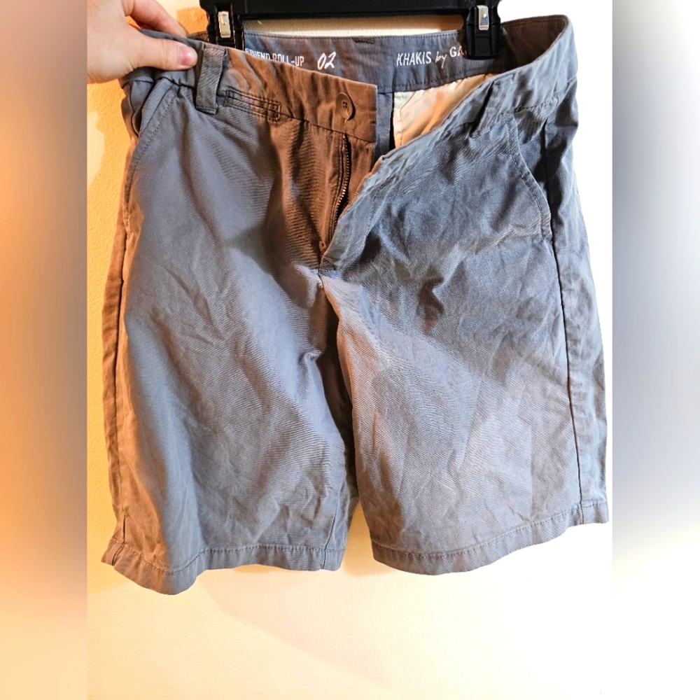 Gap Men's Medium Gray Boyfriend Roll-up Khaki Shorts